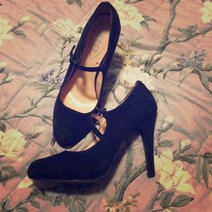 GUESS BLACK SUEDE HEELS